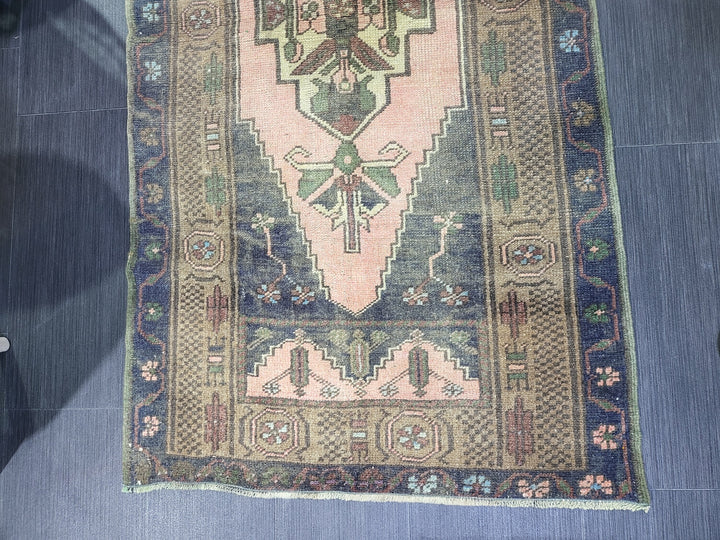 Tan Turkish Runner Rug 2' 6" x 5' 4" Hand-Knotted pattern