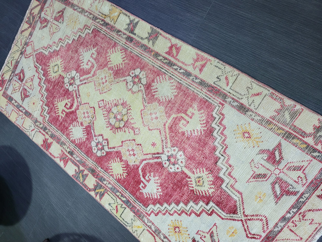 Beige Turkish Runner Rug 2' 5" x 5' Hand-Knotted close-up