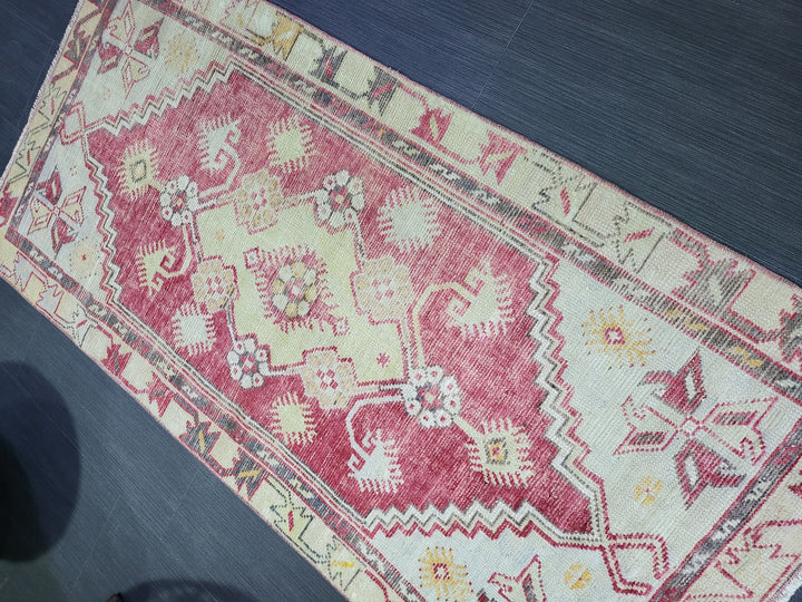 Beige Turkish Runner Rug 2' 5" x 5' Hand-Knotted close-up