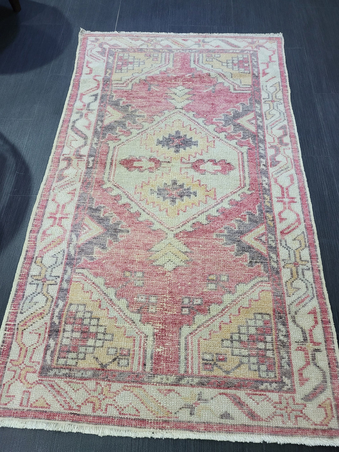 Beige Turkish Oushak Rug 2' 5" x 4' 3" Hand-Knotted texture