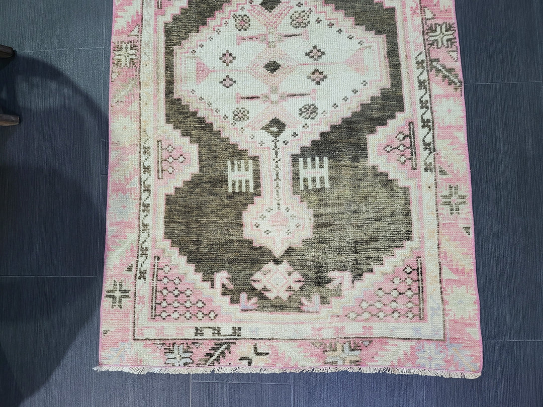 Rust Turkish Oushak Rug 2' 5" x 4' 1" Hand-Knotted detail