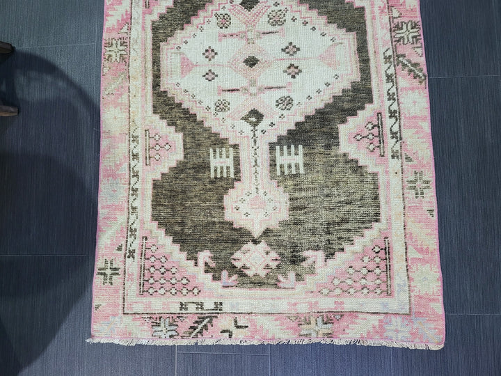 Rust Turkish Oushak Rug 2' 5" x 4' 1" Hand-Knotted detail