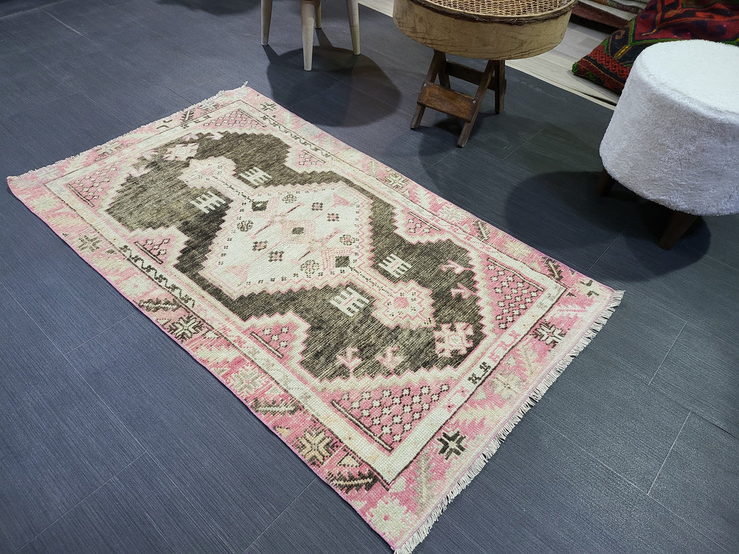 Rust Turkish Oushak Rug 2' 5" x 4' 1" Hand-Knotted pattern