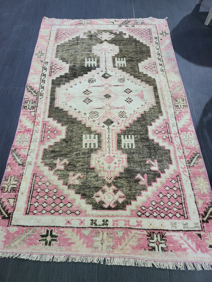Rust Turkish Oushak Rug 2' 5" x 4' 1" Hand-Knotted border