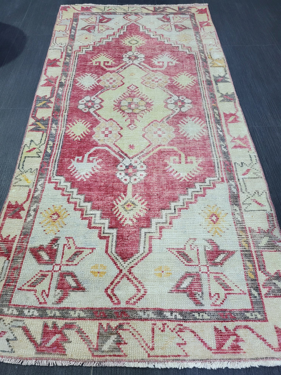 Beige Turkish Runner Rug 2' 5" x 5' Hand-Knotted texture