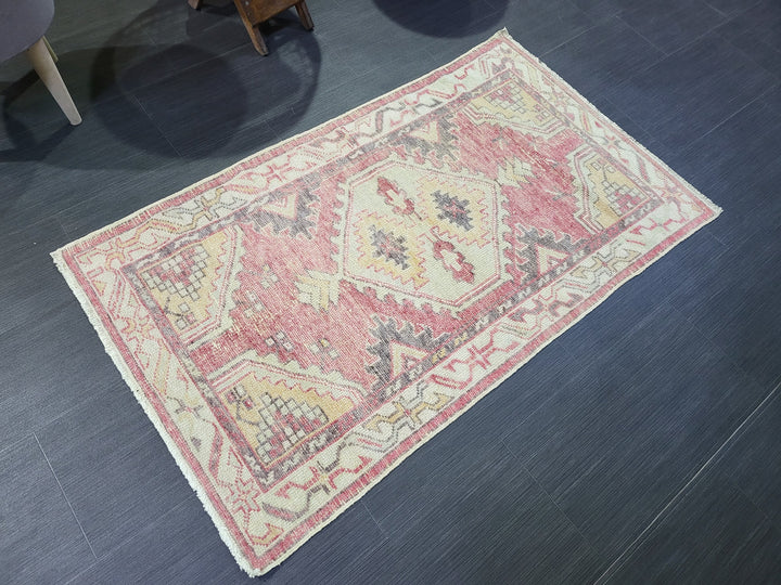 Beige Turkish Oushak Rug 2' 5" x 4' 3" Hand-Knotted view 9