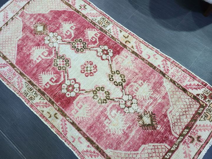 Beige Turkish Runner Rug 2' 7" x 5' 1" Hand-Knotted view