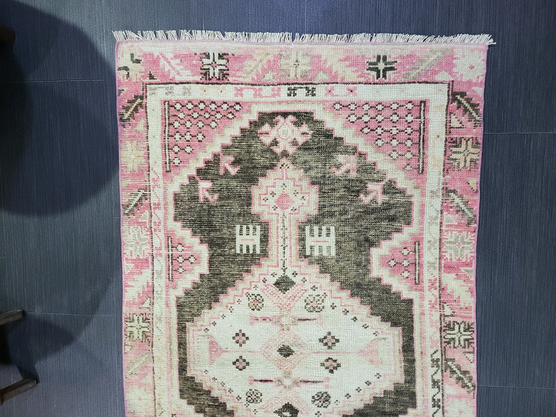 Rust Turkish Oushak Rug 2' 5" x 4' 1" Hand-Knotted close-up