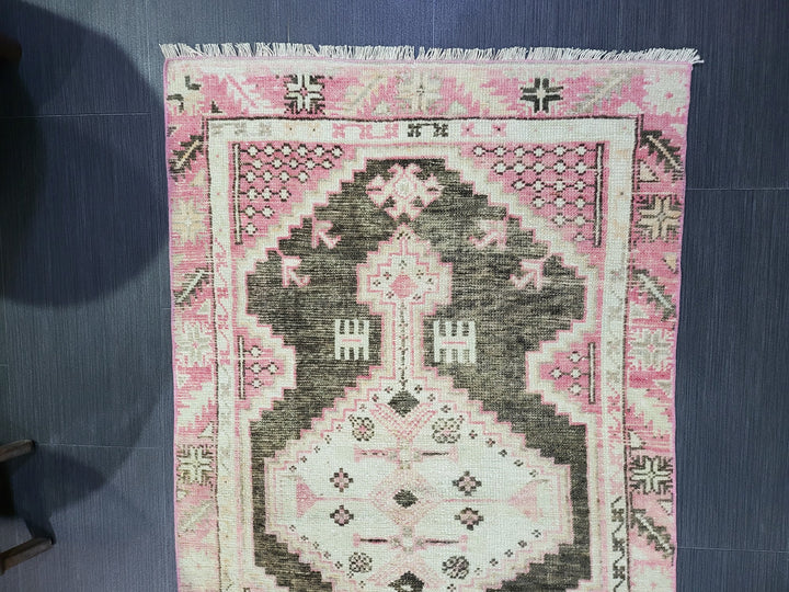 Rust Turkish Oushak Rug 2' 5" x 4' 1" Hand-Knotted close-up