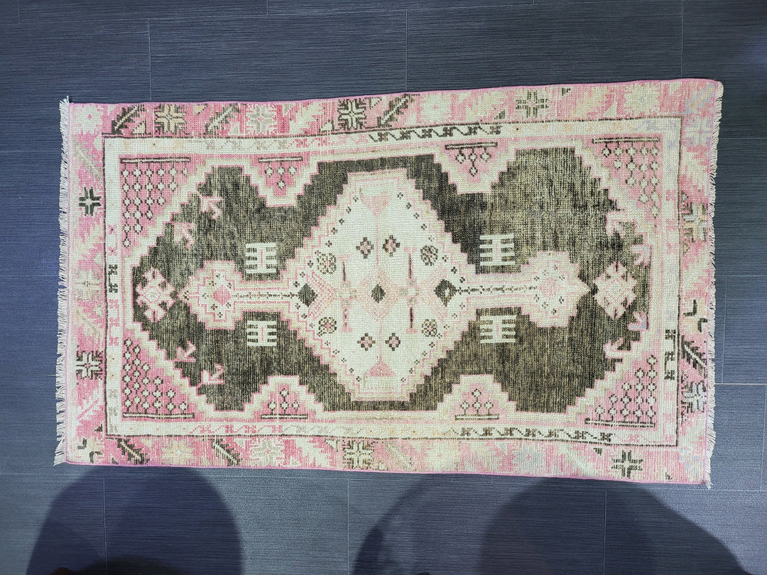 Rust Turkish Oushak Rug 2' 5" x 4' 1" Hand-Knotted texture