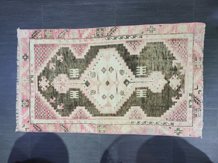 Rust Turkish Oushak Rug 2' 5" x 4' 1" Hand-Knotted texture