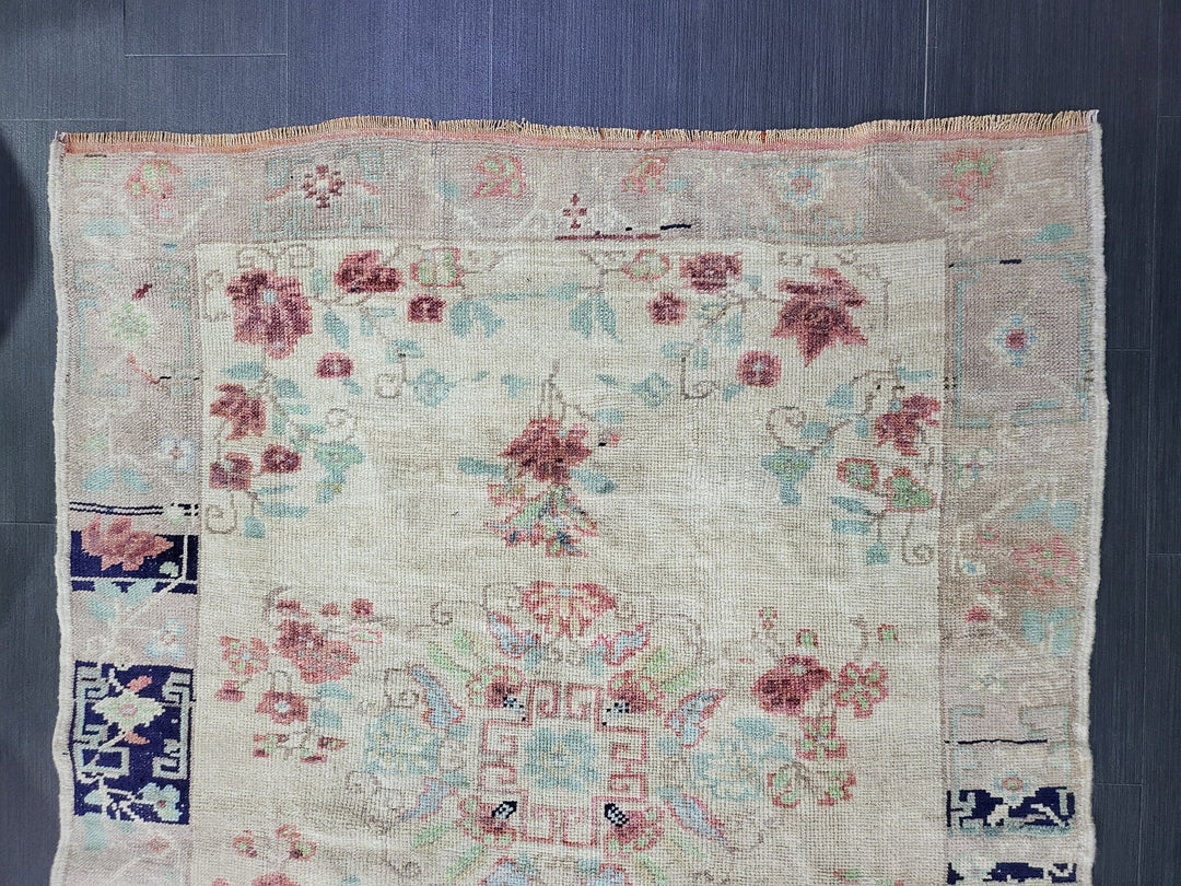 Beige Turkish Runner Rug 4' 1" x 5' 7" Hand-Knotted texture