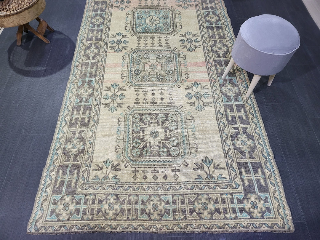 Turkish Runner Rug 4' 7" x 11' 6" Hand-Knotted texture