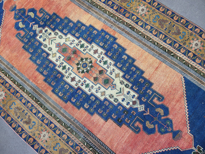 Beige Turkish Runner Rug 5' 7" x 11' Hand-Knotted detail