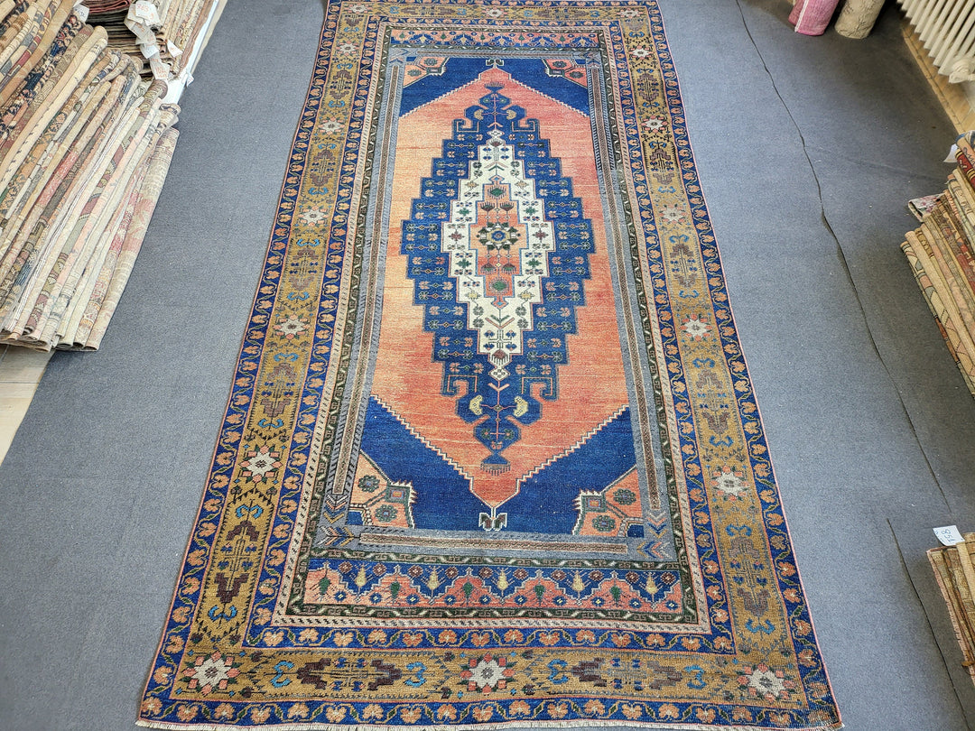 Beige Turkish Runner Rug 5' 7" x 11' Hand-Knotted pattern