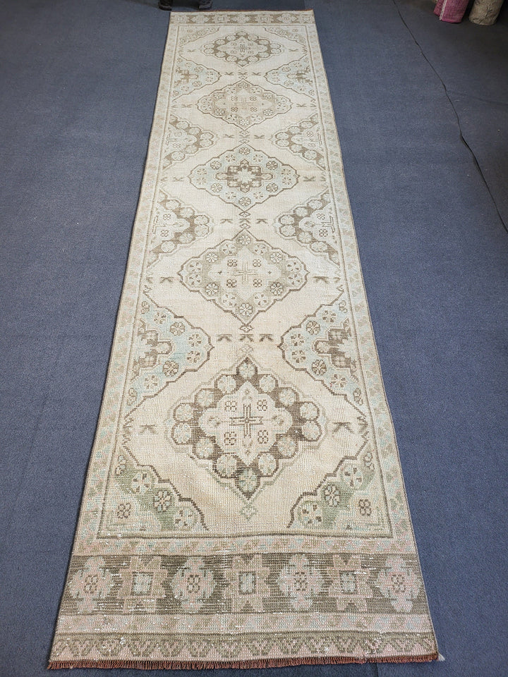 Beige Turkish Runner Rug 2' 10" x 11' 3" Hand-Knotted border