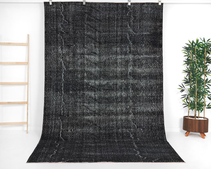 Black Oushak Rug 9' 4" x 5' 7" | No. VR62908