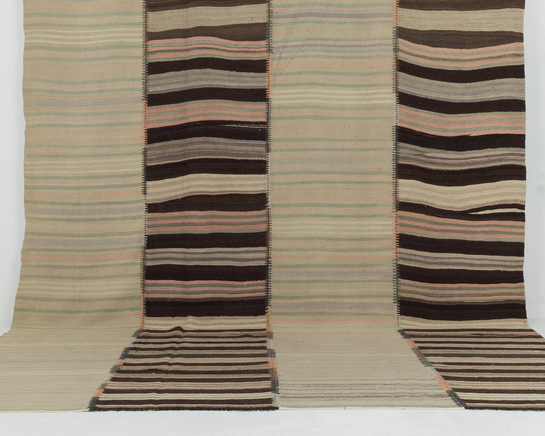 Kilim Rug 7' 10" x 11' 6" | No. VR57461