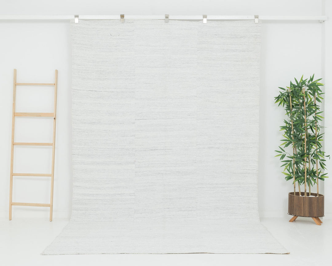 White Kilim Rug 5' 11" x 10' 2" | No. VR88952