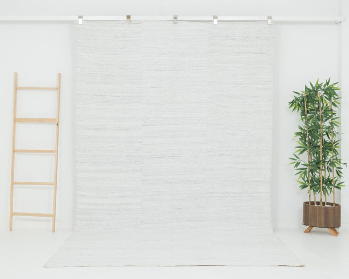 White Kilim Rug 5' 11" x 10' 2" | No. VR88952