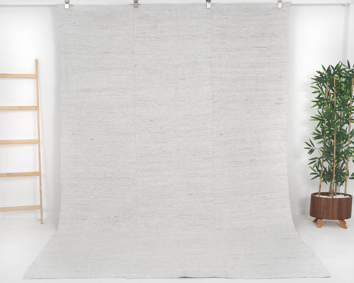 White Kilim Rug 6' 8" x 9' 5" | No. VR92614