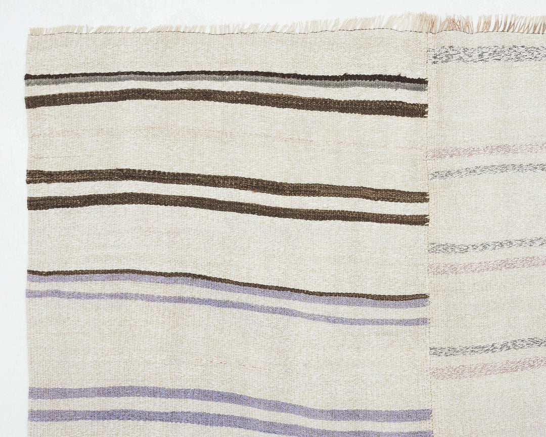 Kilim Rug 4' 9" x 8' 5" | No. VR82452