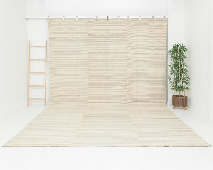 Beige Kilim Rug 13' 7" x 10' 2" | No. VR84033