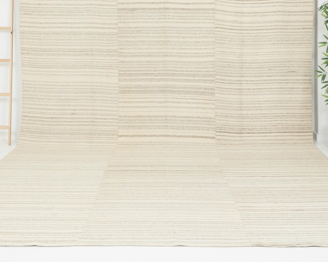 Beige Kilim Rug 13' 7" x 10' 2" | No. VR84033