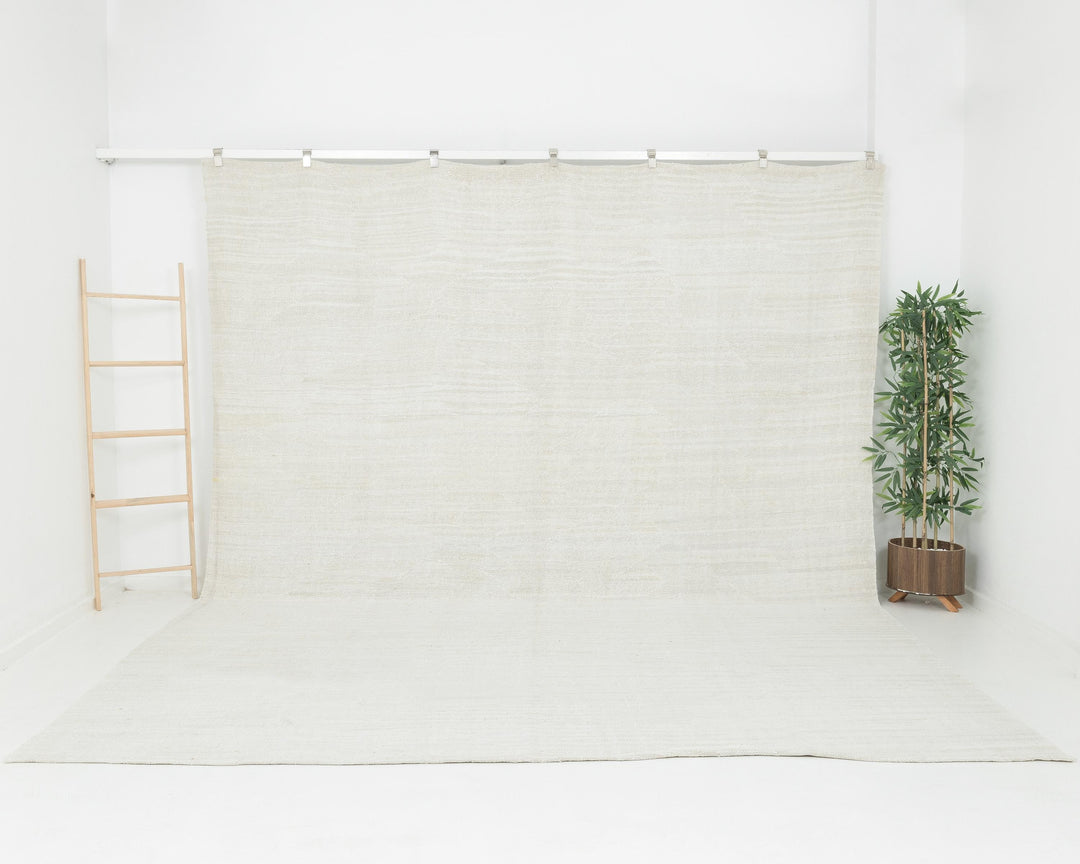 White Kilim Rug 12' 6" x 9' 11" | No. VR38835