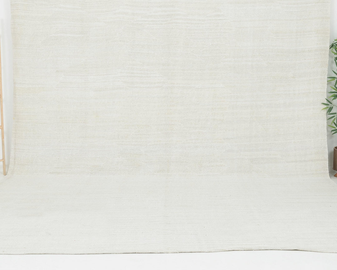White Kilim Rug 12' 6" x 9' 11" | No. VR38835