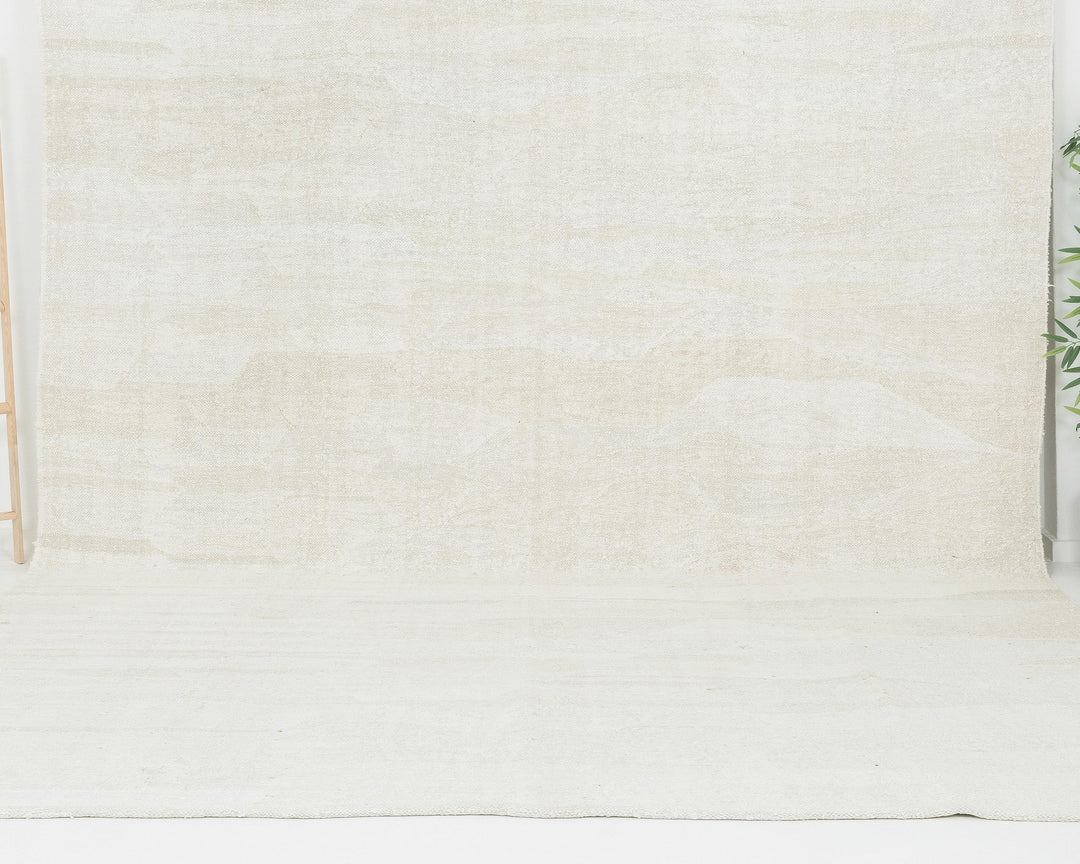 White Kilim Rug 9' 10" x 12' 1" | No. VR37923