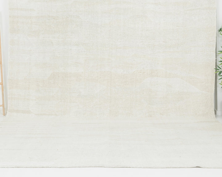 White Kilim Rug 9' 10" x 12' 1" | No. VR37923