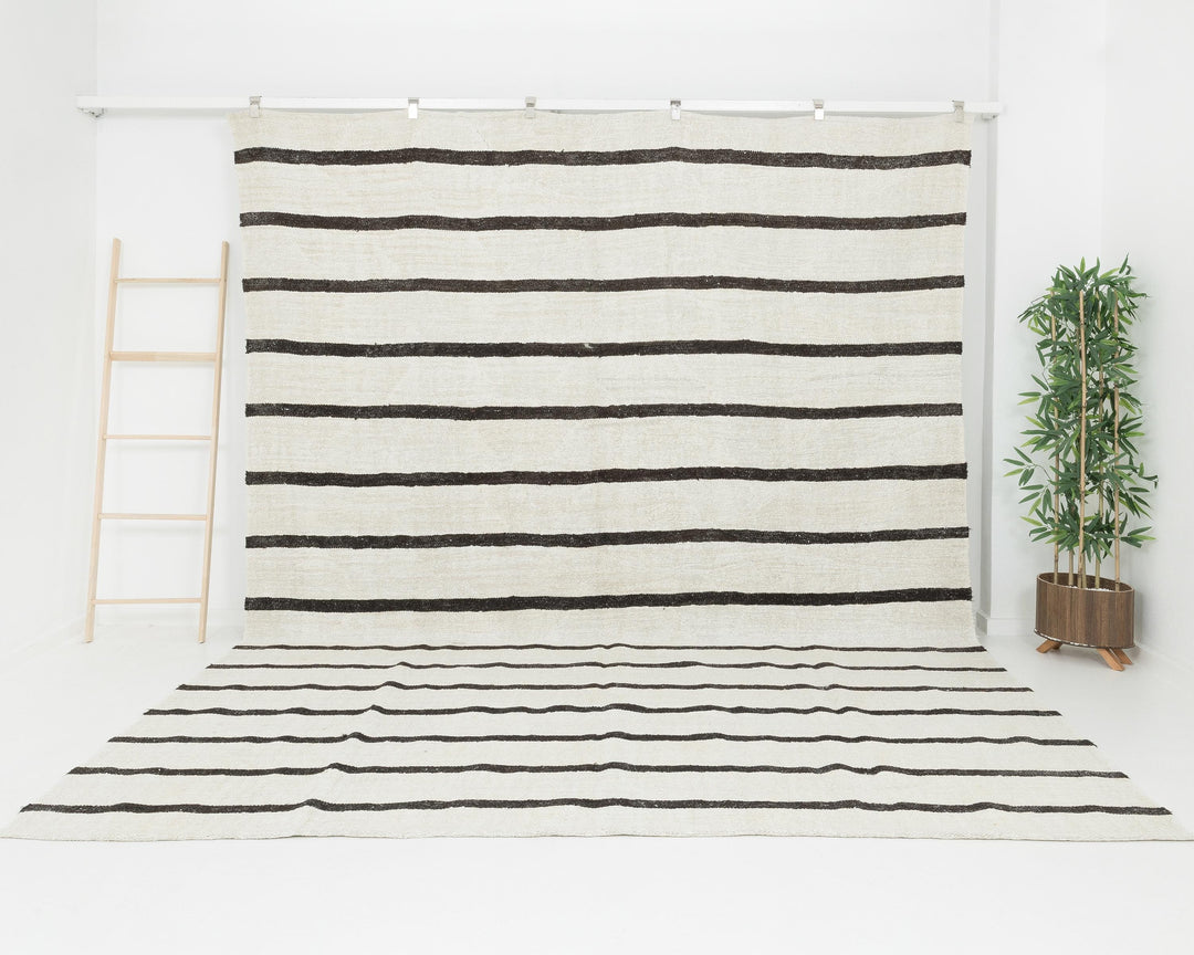 Black Kilim Rug 8' 10" x 11' 6" | No. VR16512