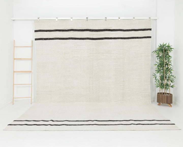 White Kilim Rug 9' x 11' 8" | No. VR69805