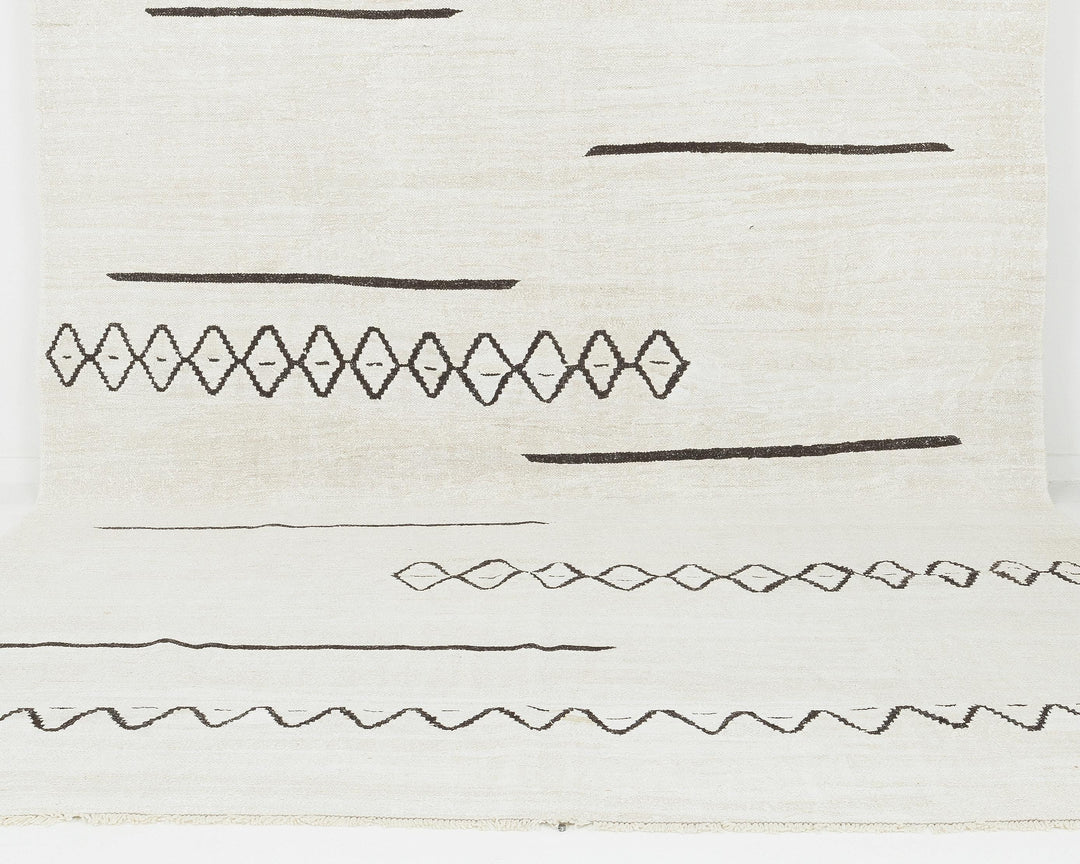 White Kilim Rug 8' x 12' 4" | No. VR41784