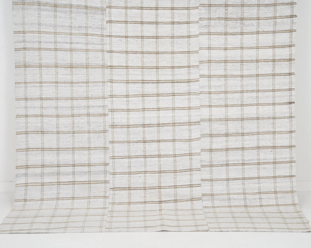 Gray Kilim Rug 5' 6" x 7' 10" | No. VR74175