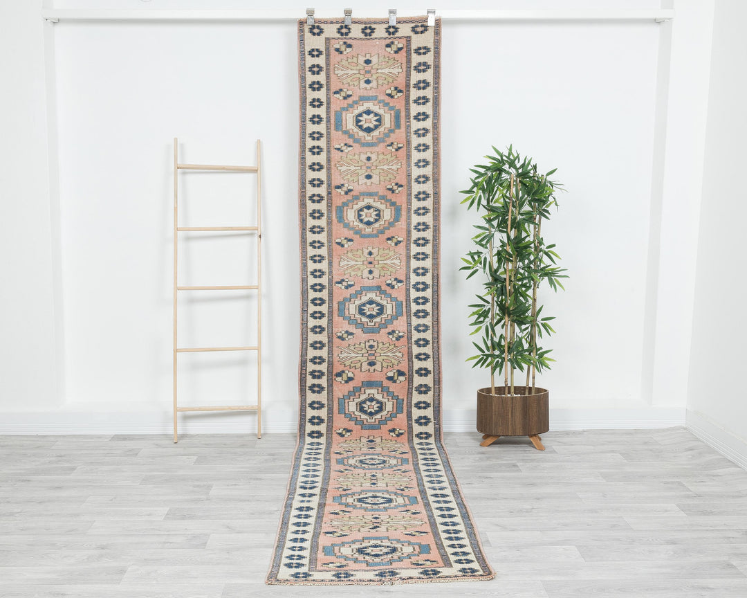 Runner Rug 2' 5" x 11' 7" | No. VR37785