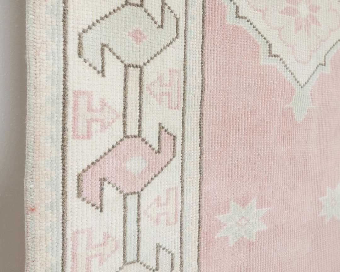 Beige Oushak Rug 2' 7" x 6' 2" | No. VR24132