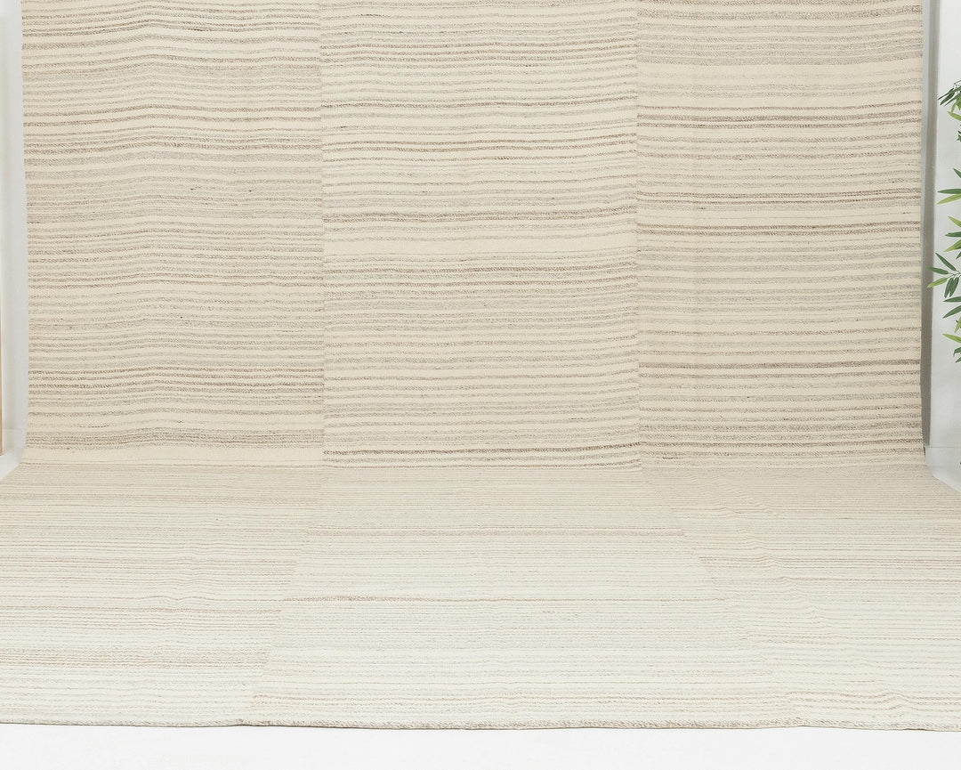 Beige Kilim Rug 10' x 13' 6" | No. VR38724