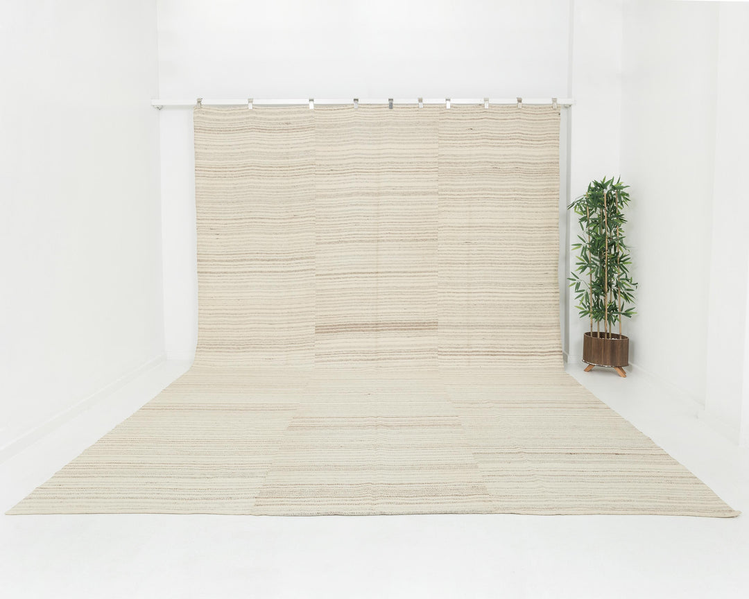 Kilim Rug 9' 5" x 13' 4" | No. VR30158