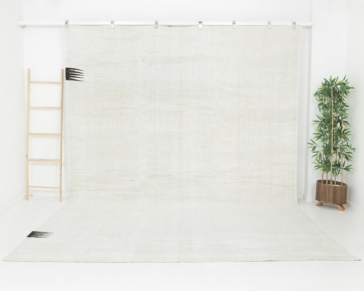 White Kilim Rug 11' 8" x 9' 1" | No. VR25361