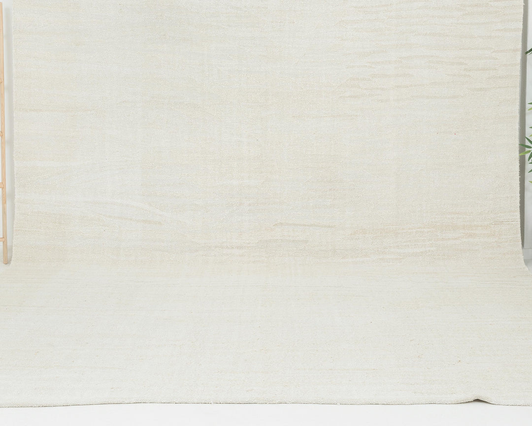 White Kilim Rug 9' 10" x 12' 10" | No. VR33556