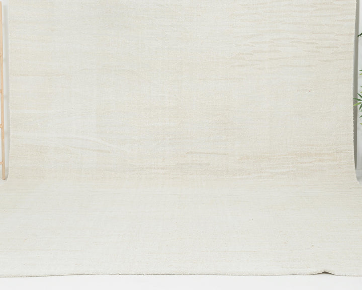 White Kilim Rug 9' 10" x 12' 10" | No. VR33556