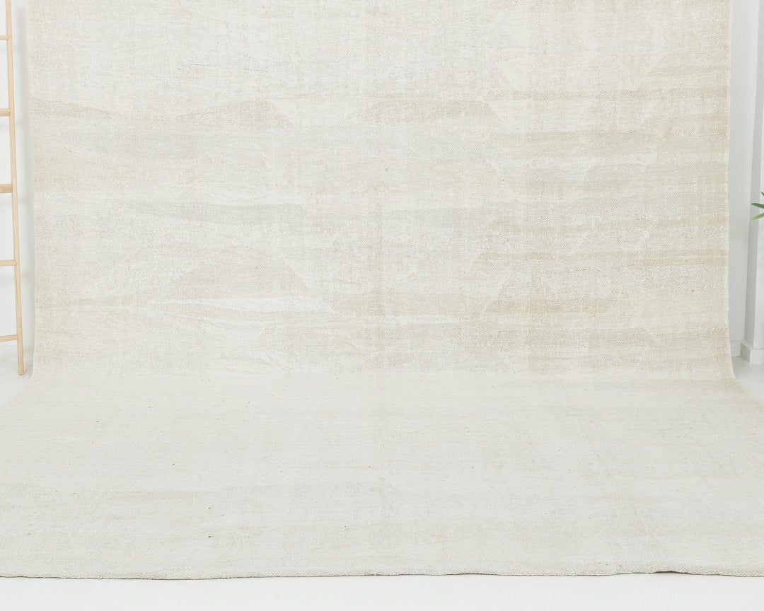 White Kilim Rug 9' x 12' 1" | No. VR72338