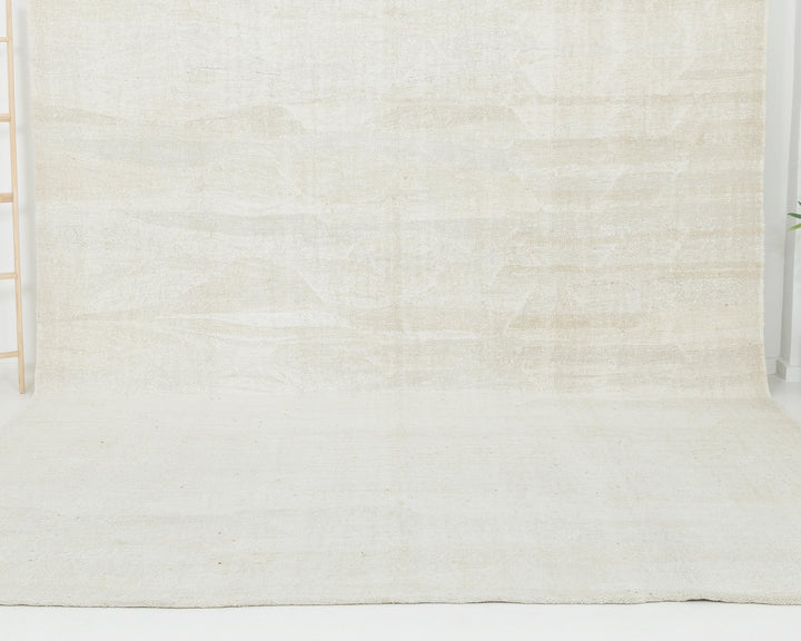 White Kilim Rug 9' x 12' 1" | No. VR72338