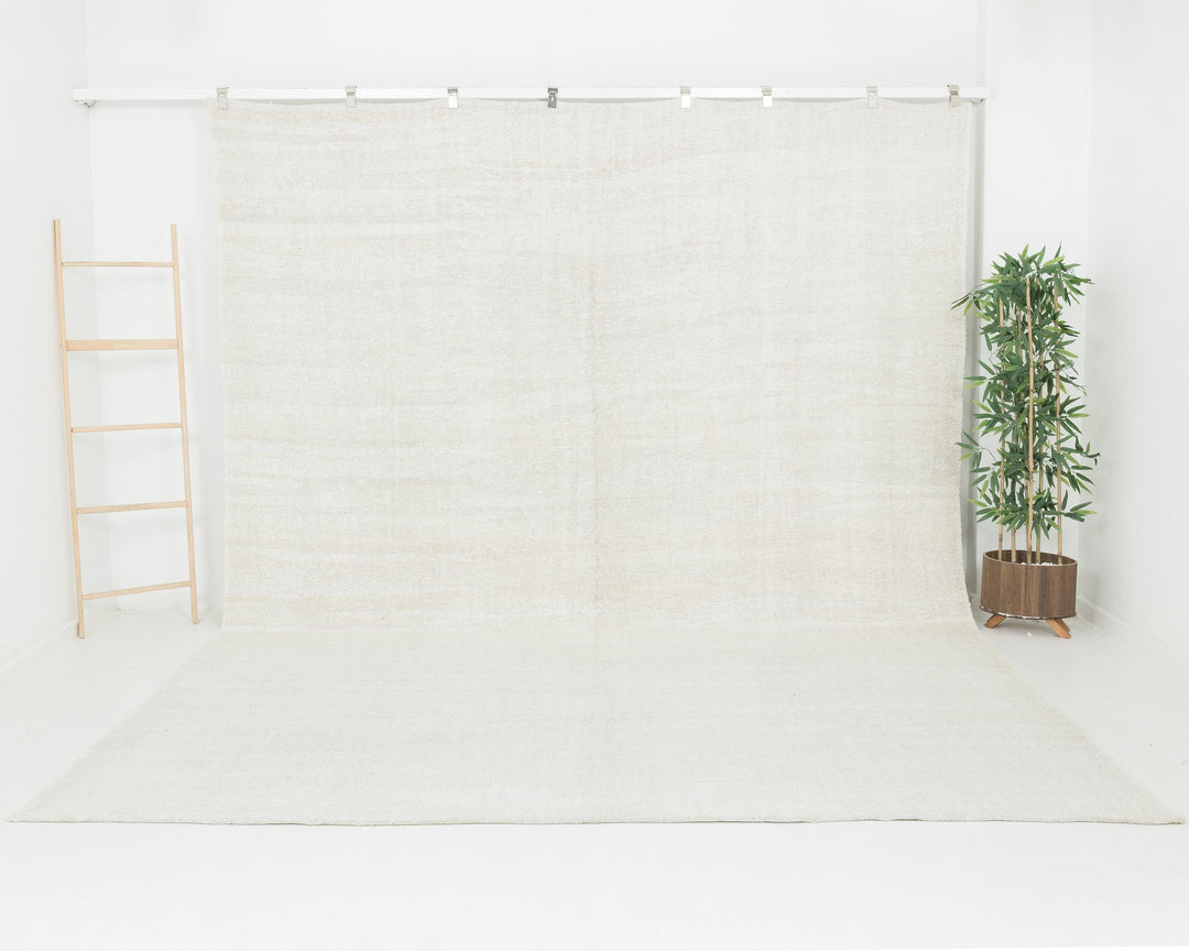 White Kilim Rug 9' 6" x 12' 1" | No. VR23856