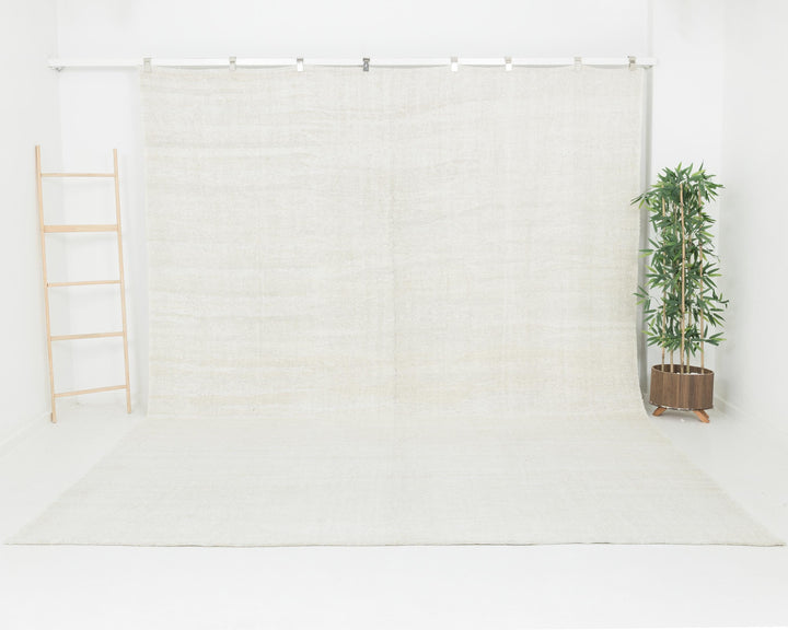 White Kilim Rug 9' 6" x 12' 1" | No. VR23856