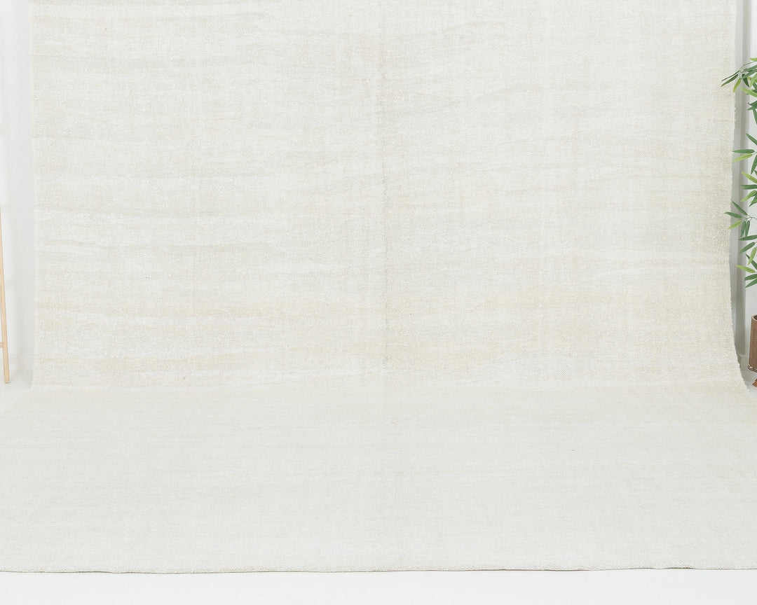White Kilim Rug 9' 6" x 12' 1" | No. VR23856