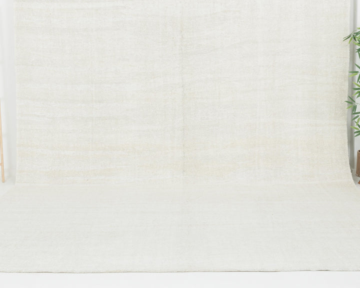 White Kilim Rug 9' 6" x 12' 1" | No. VR23856