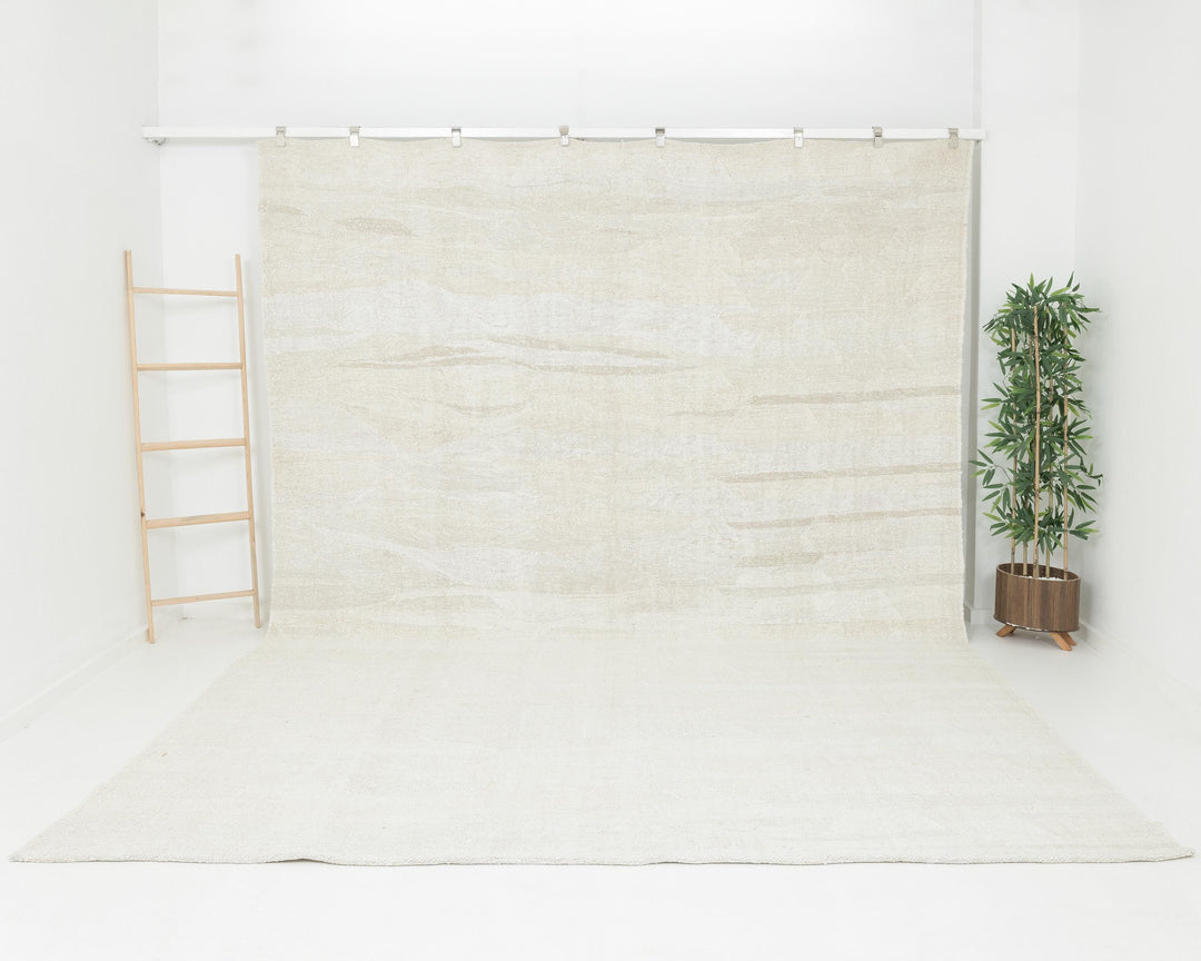 White Kilim Rug 9' 6" x 12' 4" | No. VR63154